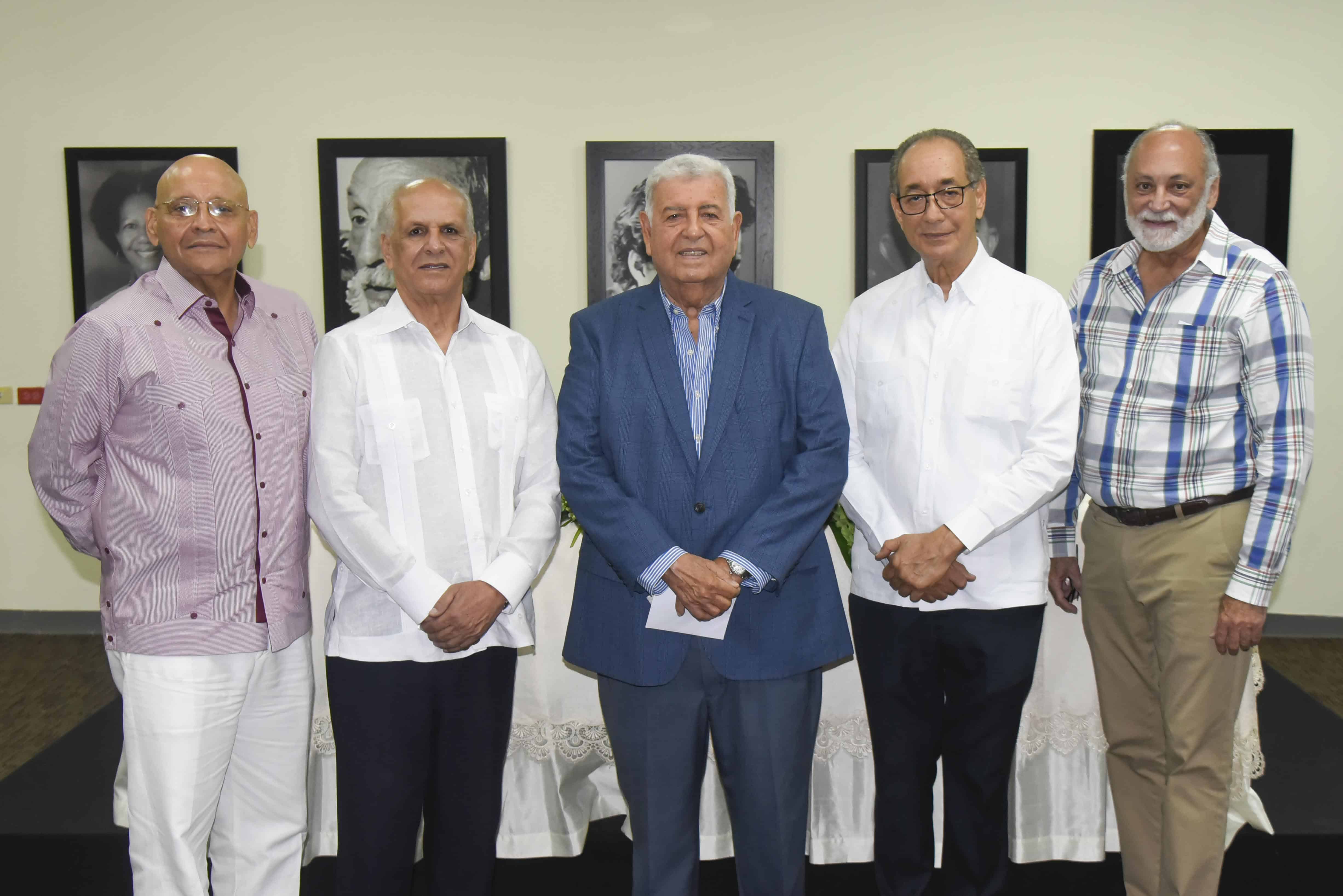 Igor Bucarelli, Danilo del Rosario, Alexis Licairac, Luis Felipe Aquino y Estevan Prieto Vicioso.