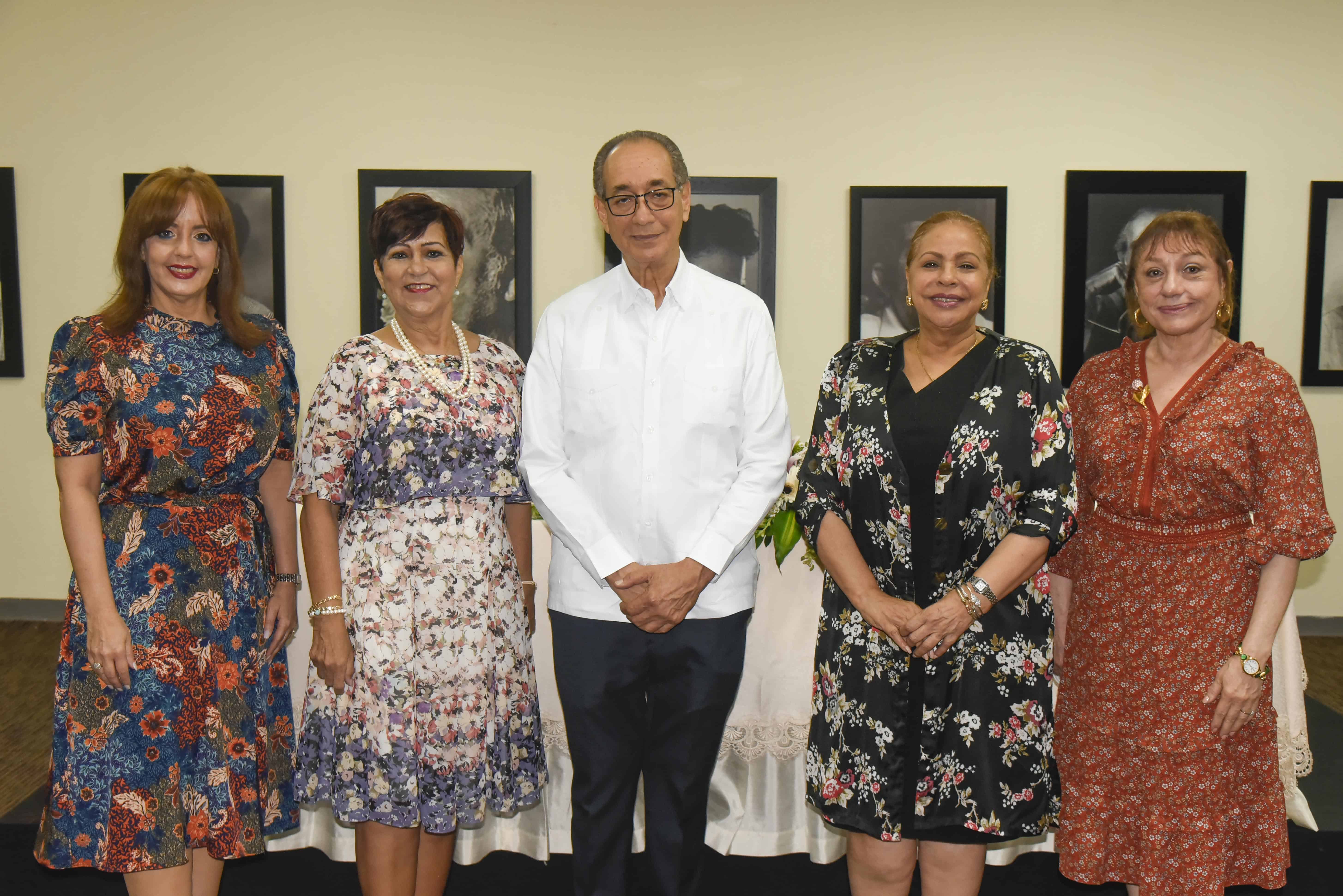 Yanira Fondeur, Francia de Subero,  Luis Felipe Aquino, Luisa de Aquino y  Francia de Pérez .