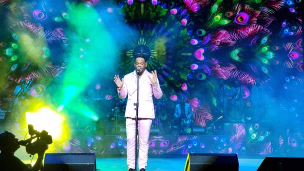 Yiyo Sarante celebra con éxito su décimo aniversario en el Teatro United Palace de NY