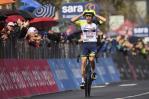 La 16 etapa de Giro, la ganó Hirt y Carapaz sigue liderando