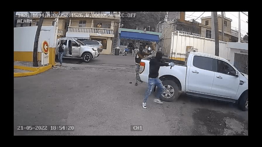 Seis hombres fuertemente armados asaltan estación de GLP en Santo Domingo Este