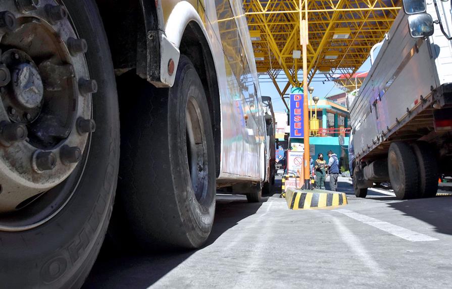 Fallas en la distribución de diésel provocan filas en gasolineras bolivianas