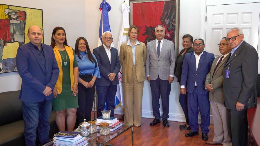 Ministra de Cultura recibe propuestas de directivos de Adopae Ministra de Cultura recibe propuestas de directivos de Adopae