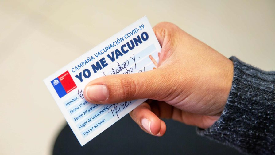 Dos millones de personas sin cuarta dosis podrán sufrir limitaciones en Chile