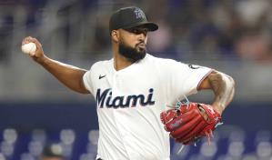 Sandy Alcántara y Trevor Story escogidos jugadores de la semana