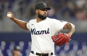 Sandy Alcántara y Trevor Story escogidos jugadores de la semana