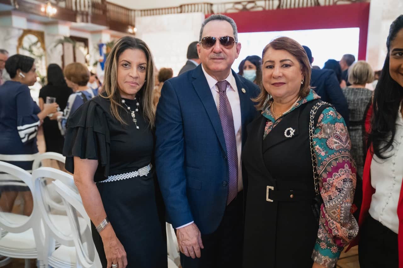 Xiomara Hernández, Porfirio Peralta y Santa Peralta.