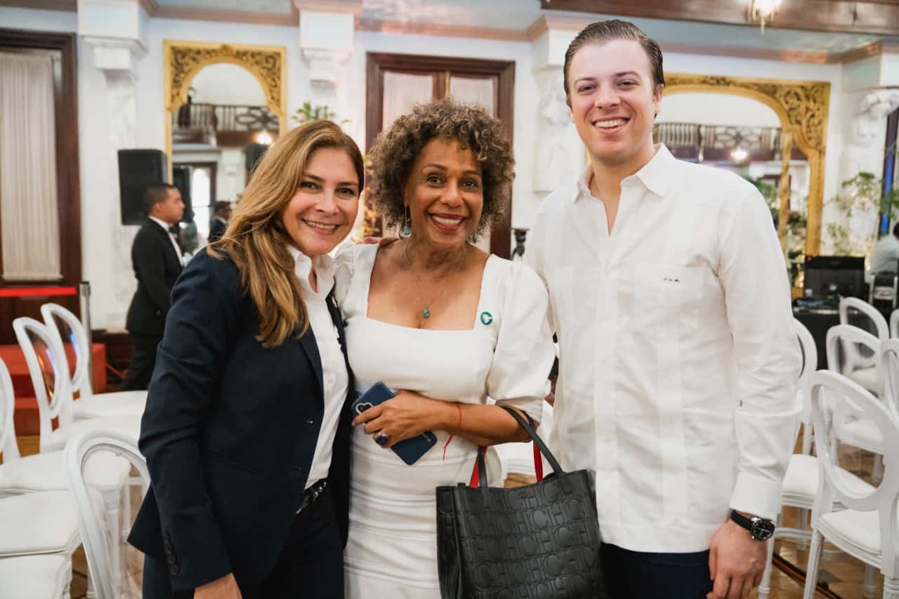 Carolina Mejía, Martha Beato y Juan Garrigó.