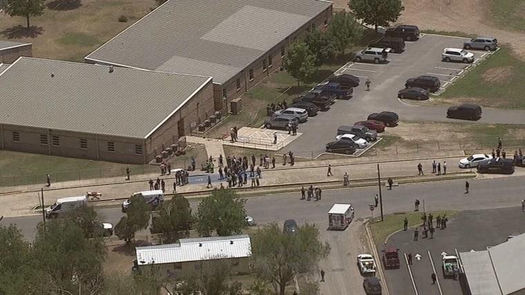 Al menos dos muertos y 13 heridos en un tiroteo en una escuela de Texas