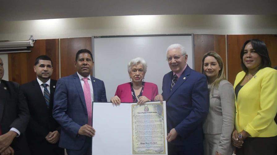 Cámara de Diputados reconoce la trayectoria de Milagros Ortiz Bosch Cámara de Diputados reconoce la trayectoria de Milagros Ortiz Bosch