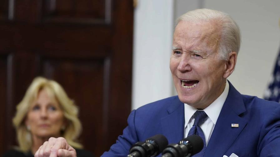 ¿Cuándo, por el amor de Dios, nos vamos a enfrentar al lobby de las armas?, dice Biden tras tiroteo en Texas