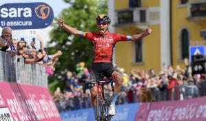 Carapaz mantiene cima en el Giro, Buitrago gana la etapa 17