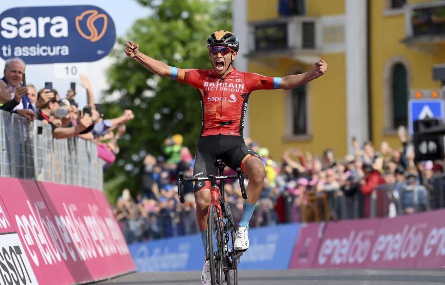 Carapaz mantiene cima en el Giro, Buitrago gana la etapa 17