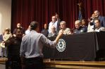Político demócrata interrumpe indignado rueda de prensa en Texas tras tiroteo