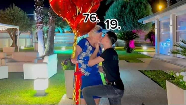 Joven de 19 años viral en TikTok tras comprometerse con su novia de 76 años