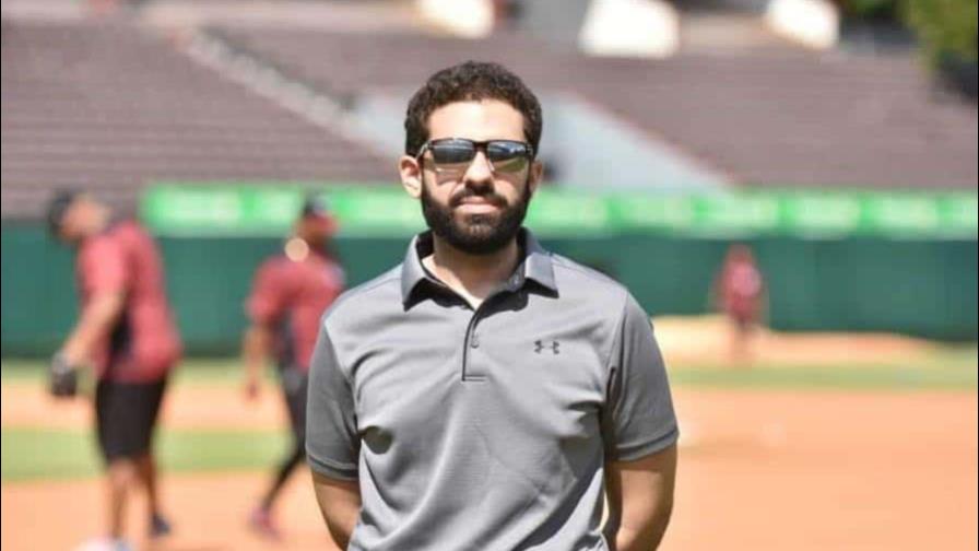 Gigantes del Cibao renuevan contrato del gerente Jesús Mejía