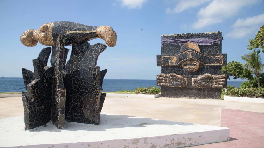 Sigue en deterioro monumento a los héroes del 30 de mayo