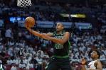 Celtics vence al Heat, están a un triunfo de la final; Horford anota 16