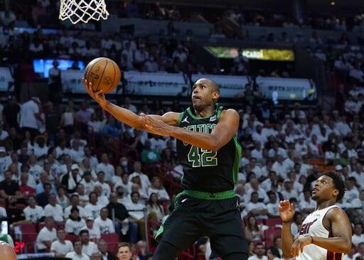 Celtics vence al Heat, están a un triunfo de la final; Horford anota 16