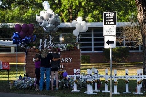 Policía declara que el atacante estuvo más de una hora en escuela de Texas