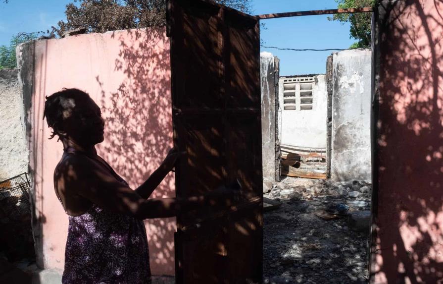 Los haitianos vuelven a sus casas en ruinas tras la guerra entre bandas