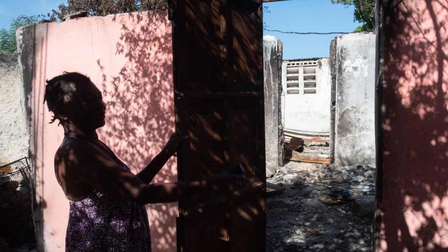 Los haitianos vuelven a sus casas en ruinas tras la guerra entre bandas