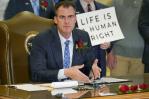 Oklahoma promulga prohibición a aborto más dura de EEUU Oklahoma promulga prohibición a aborto más dura de EEUU