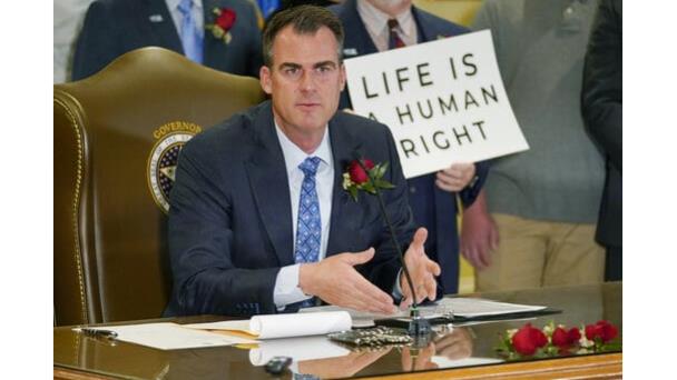 Oklahoma promulga prohibición a aborto más dura de EEUU