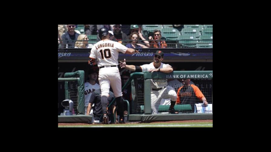 Gigantes batean 4 jonrones ante novato y doblegan a Mets Gigantes batean 4 jonrones ante novato y doblegan a Mets