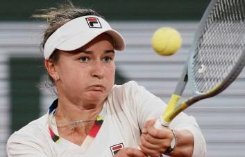 Krejcikova se retira de Roland Garros; da positivo por COVID