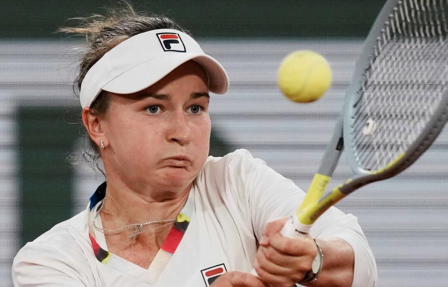 Krejcikova se retira de Roland Garros; da positivo por COVID