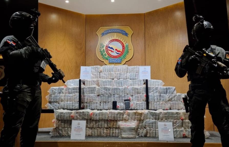 Apresan dos dominicanos con 430 paquetes de presunta cocaína en Pedernales