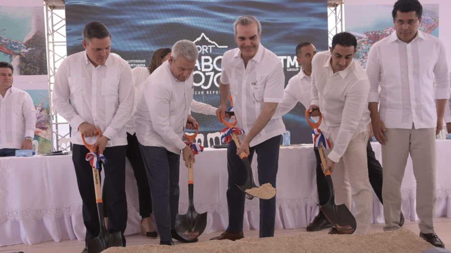 Presidente Abinader encabeza primer picazo de Port Cabo Rojo, en Pedernales