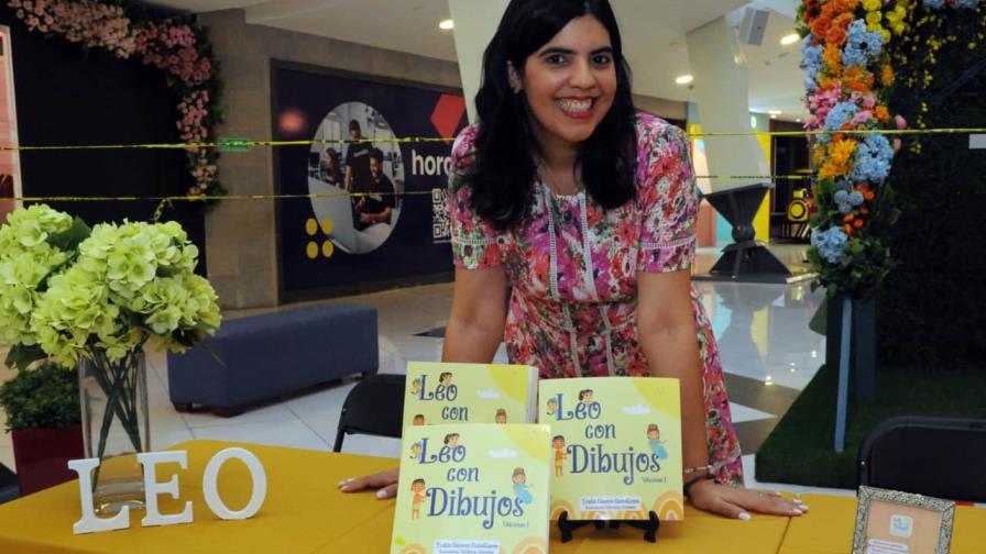Escritora Evelin Cáceres presenta su libro “Leo con Dibujos” Escritora Evelin Cáceres presenta su libro “Leo con Dibujos”
