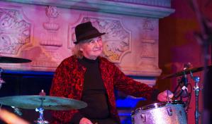 Fallece el baterista Alan White de la banda Yes a los 72 años