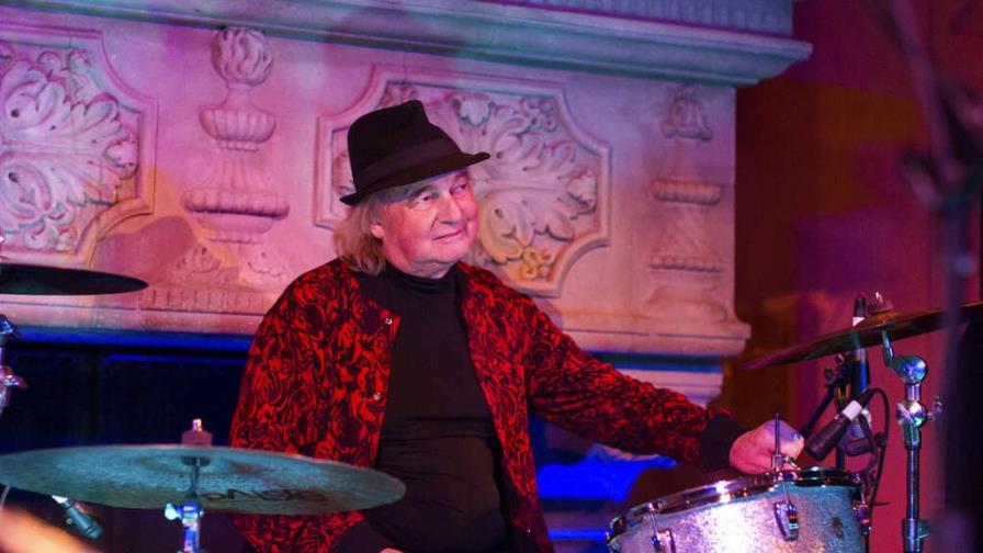 Fallece el baterista Alan White de la banda Yes a los 72 años