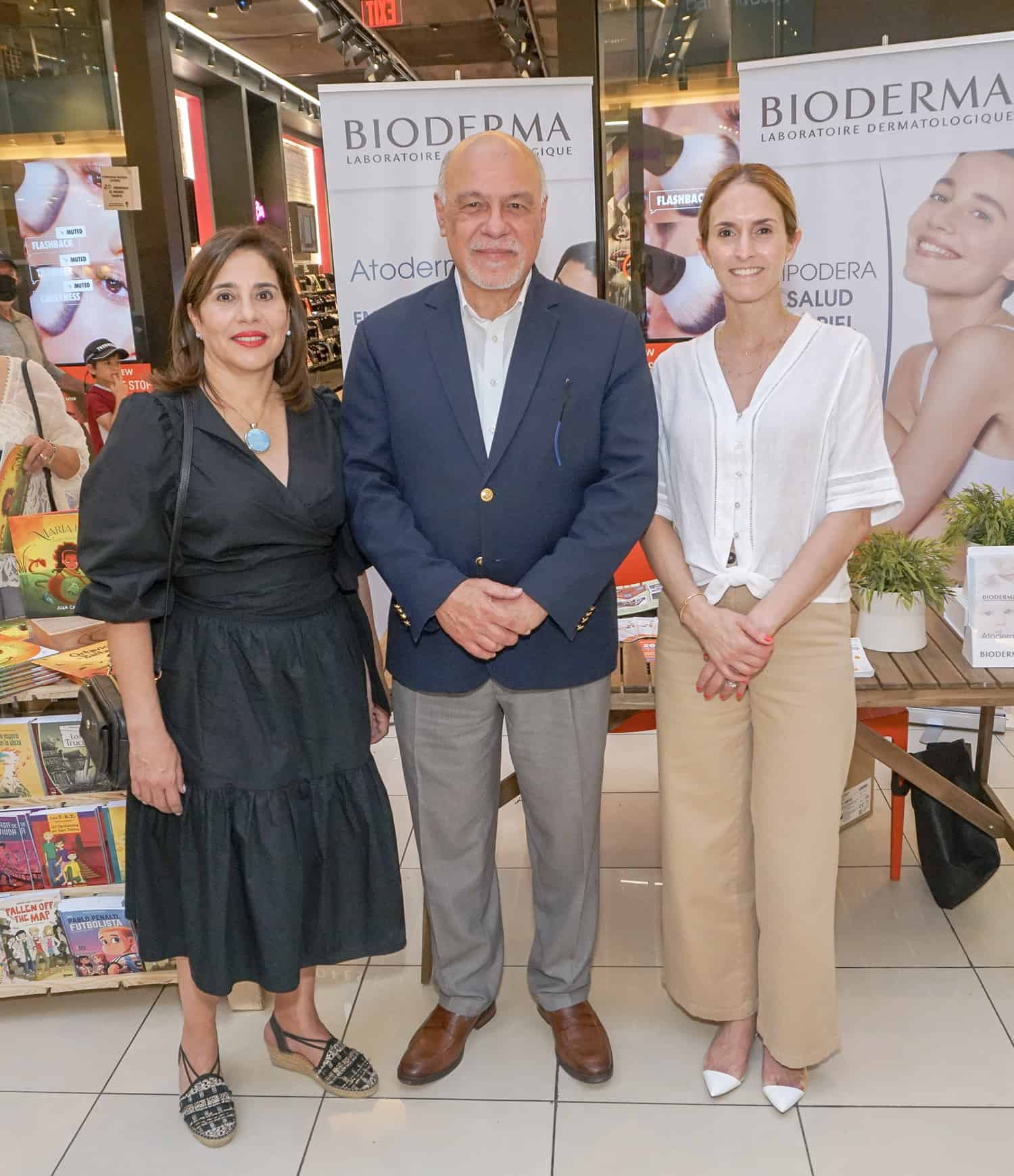 Sahira Lama de Toral y José Luis Rodríguez y Anet Perezmella.