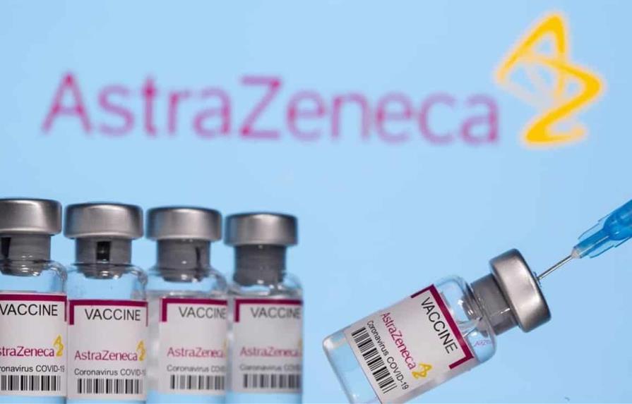 Ministro de Salud dice AstraZeneca aceptó cambiar vacunas Covid por otros medicamentos