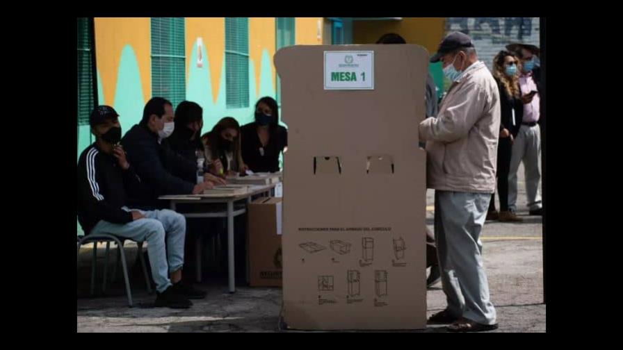 Cerca de 300,000 efectivos de fuerzas de seguridad protegerán el voto en elecciones de Colombia Cerca de 300,000 efectivos de fuerzas de seguridad protegerán el voto en elecciones de Colombia