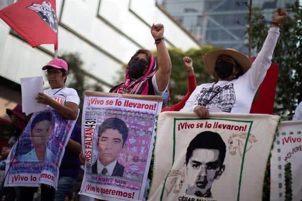 Militares denuncian fallas en caso Ayotzinapa