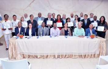 Interior y Policía juramenta a 19 extranjeros como dominicanos