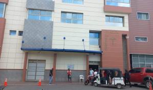 Mujer se lanza del tercer piso de una clínica en Higüey