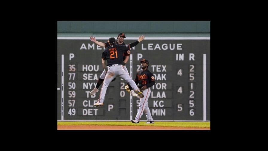 Orioles borran déficit contra bullpen y vencen a Boston