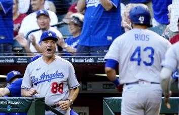 VÍDEO | Ríos, Betts encadenan jonrones y Dodgers vencen en Arizona