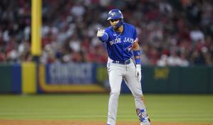 VÍDEO | Azulejos remontan en noveno inning y se imponen a Angelinos