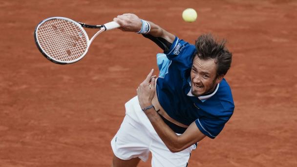 Medvedev avanza con paso firme a los octavos de final de Roland Garros