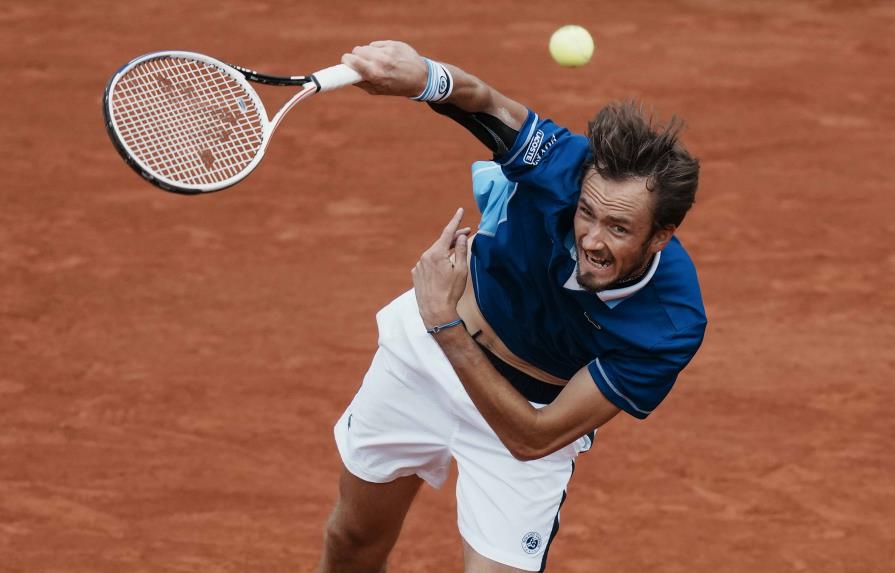 Medvedev avanza con paso firme a los octavos de final de Roland Garros