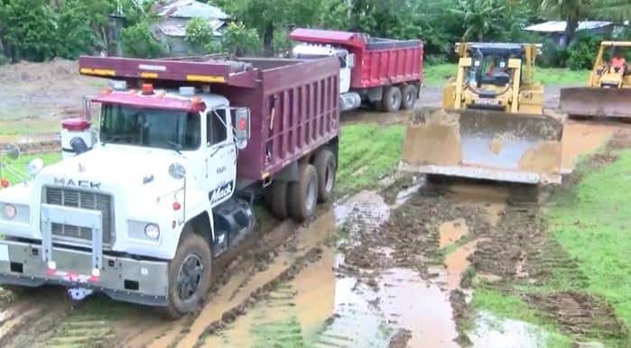 Agricultura inicia reparación 20 kilómetros de caminos vecinales en Hato Mayor