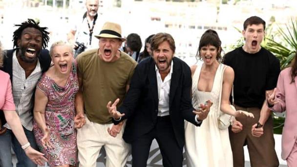 “Triangle of Sadness” de Ruben Ostlund gana Cannes