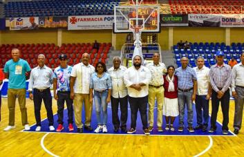 Marineros rinden homenaje a leyendas del baloncesto puertoplateño